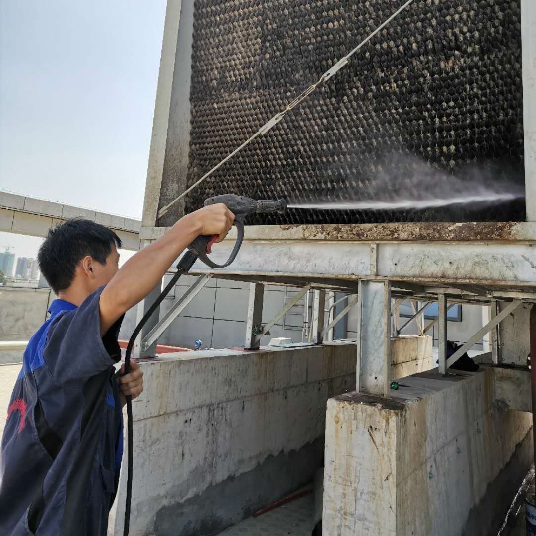 夏季冷卻塔循環(huán)水溫度過高怎么辦？ 空調(diào)冷卻塔清洗-冷卻塔循環(huán)水清洗-冷卻塔管道清洗