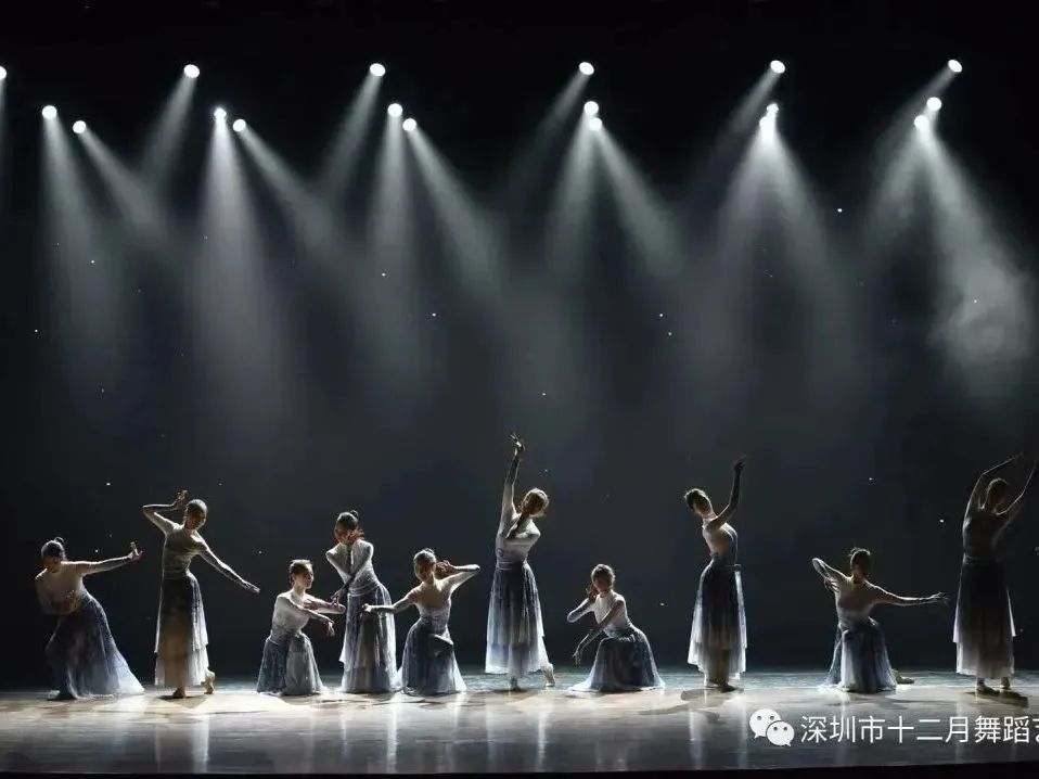 提灯引路 育梦成光