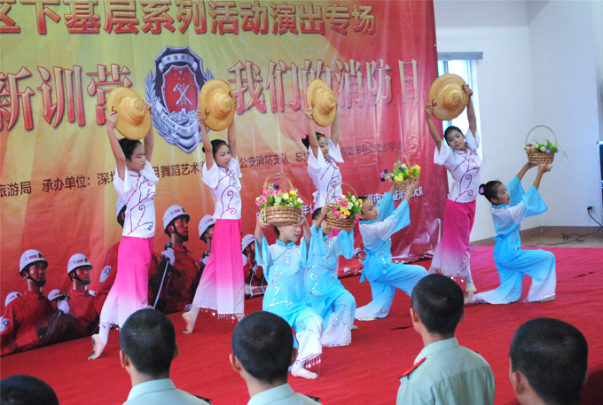 119消防日我团赴消防部队慰问演出