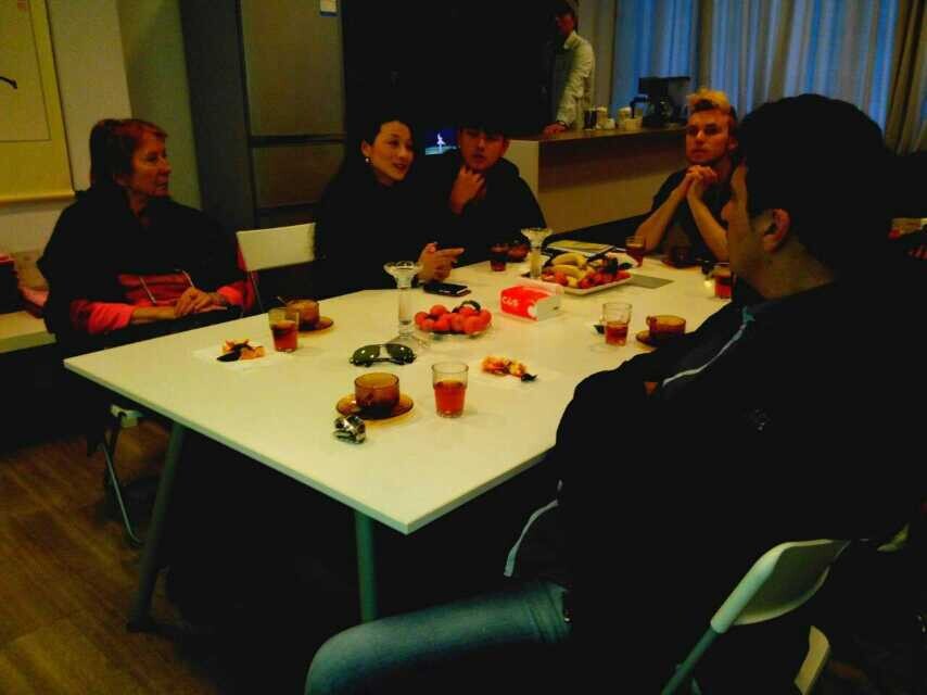 2014年12月31日德国吉森舞蹈团艺术总监，比利时芭蕾舞团艺术总监及现代舞演员回访深圳，到团参观