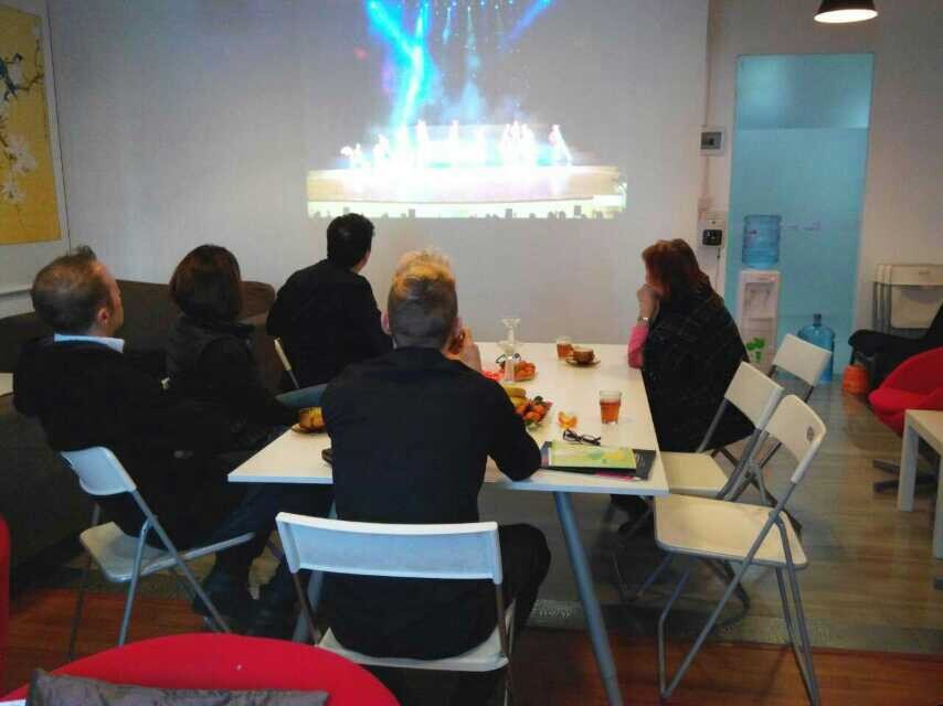 2014年12月31日德国吉森舞蹈团艺术总监，比利时芭蕾舞团艺术总监及现代舞演员回访深圳，到团参观