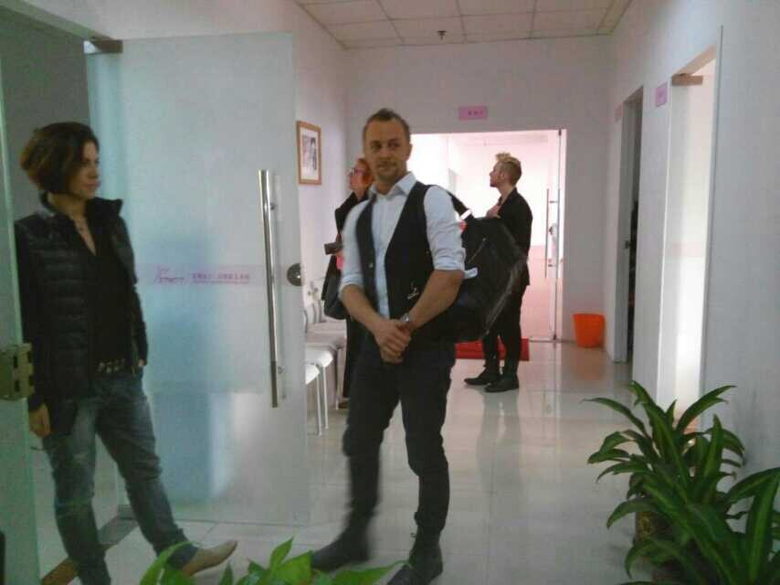 2014年12月31日德国吉森舞蹈团艺术总监，比利时芭蕾舞团艺术总监及现代舞演员回访深圳，到团参观