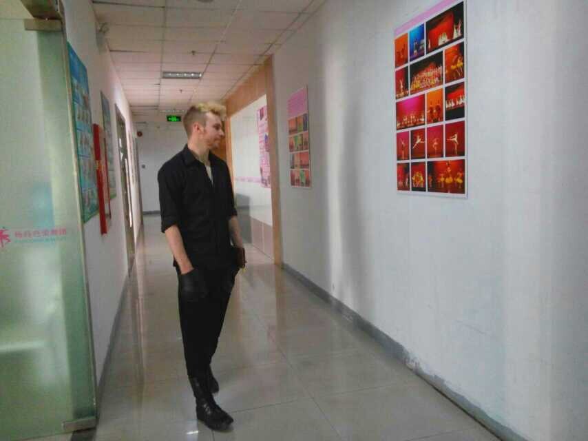 2014年12月31日德国吉森舞蹈团艺术总监，比利时芭蕾舞团艺术总监及现代舞演员回访深圳，到团参观