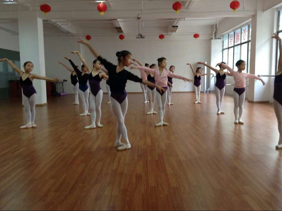 2015年1月29日晚深圳市十二月舞蹈艺术团和台湾方向舞蹈团的交流圆满成功