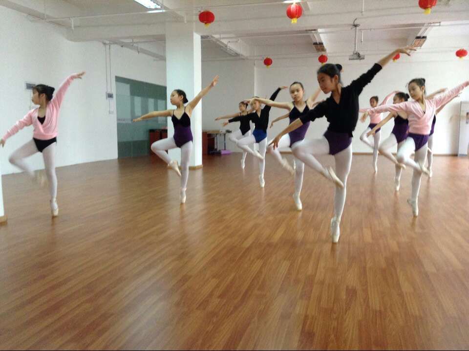 2015年1月29日晚深圳市十二月舞蹈艺术团和台湾方向舞蹈团的交流圆满成功