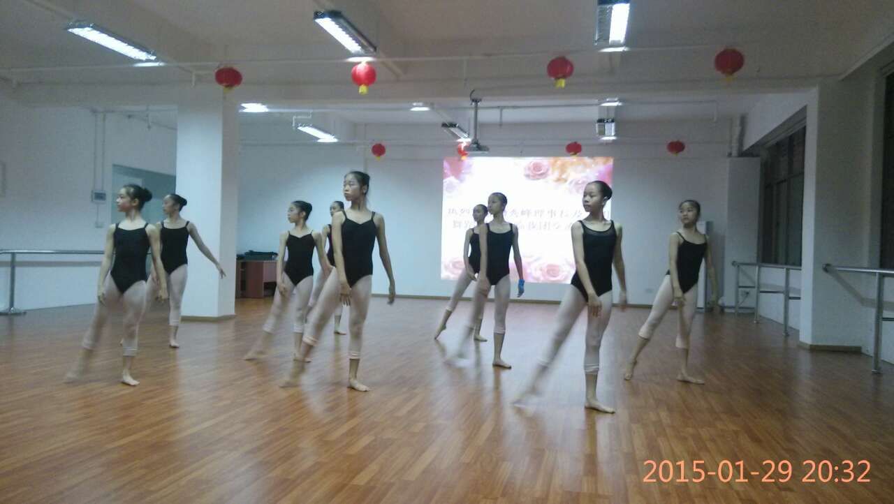 2015年1月29日晚深圳市十二月舞蹈艺术团和台湾方向舞蹈团的交流圆满成功