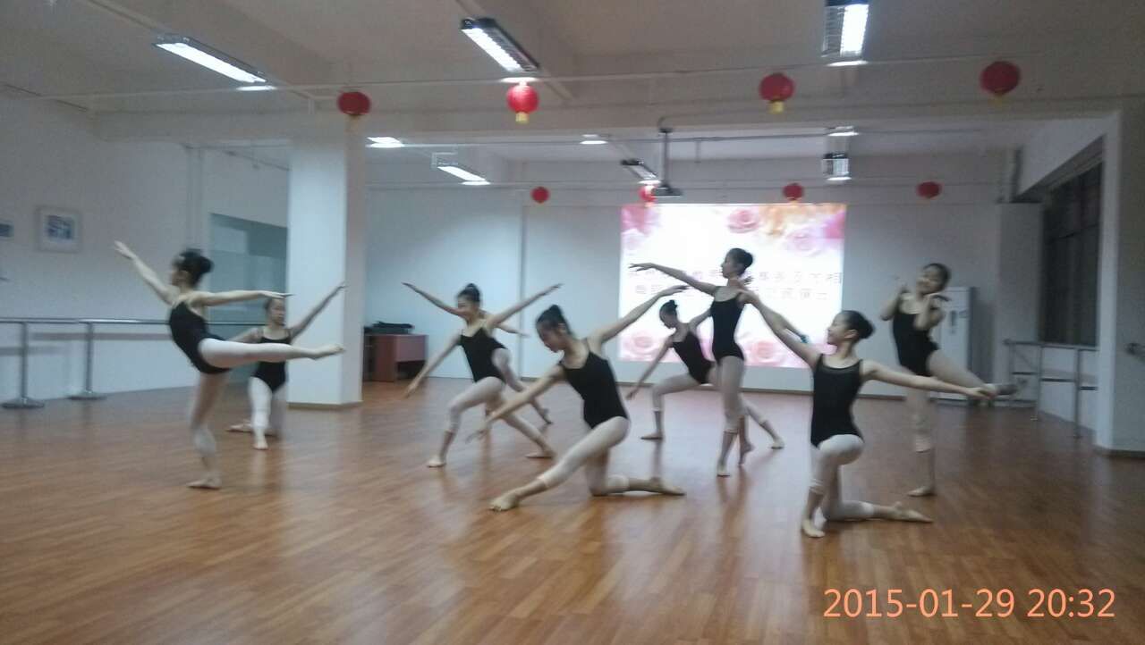 2015年1月29日晚深圳市十二月舞蹈艺术团和台湾方向舞蹈团的交流圆满成功