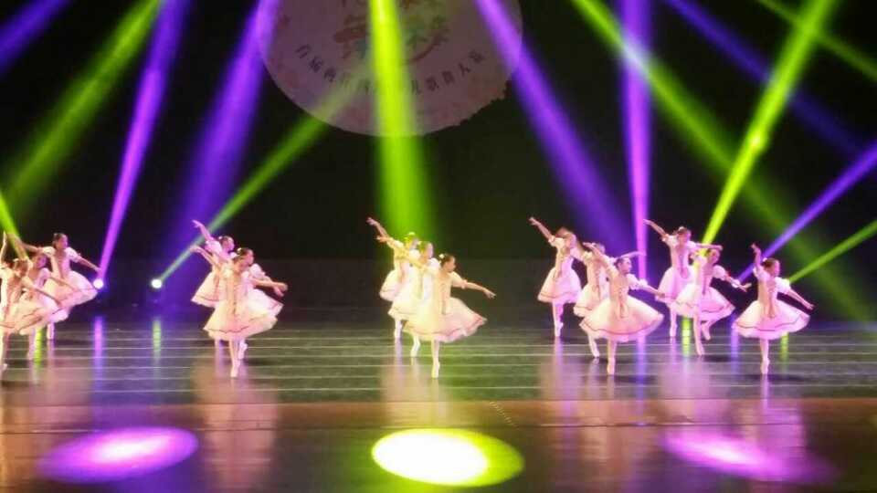 2015年1月31日首届两岸四地少儿歌舞艺术月（简称“艺术月”）活动之“花儿朵朵 舞向未来”两岸四地少儿舞蹈大赛