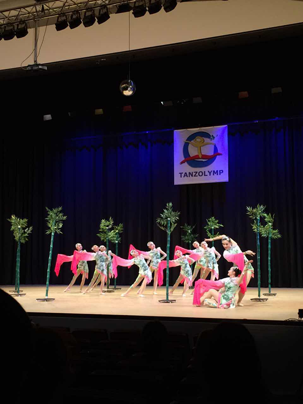 深圳市十二月舞蹈艺术团柏林国际舞蹈节舞台风采