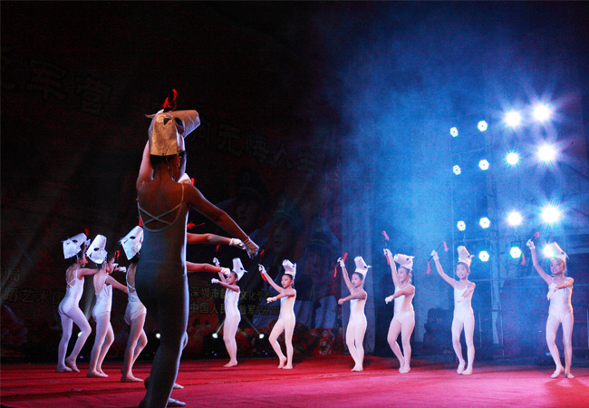 「扎根绿色军营 唱响无悔人生」少儿芭蕾舞童话剧《十二个月》专场晚会11月《雪马踏燕》