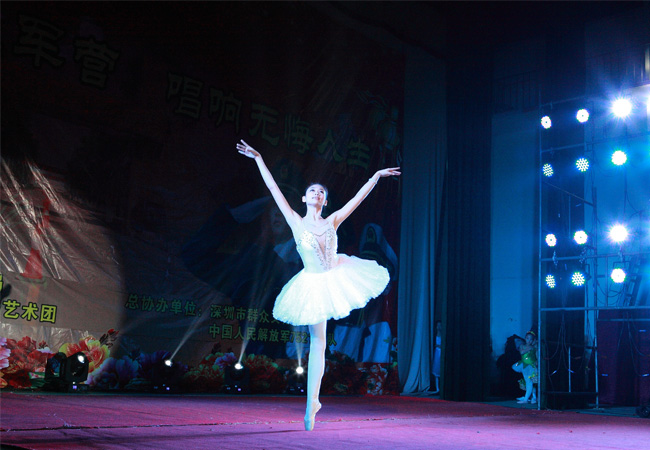 「扎根绿色军营 唱响无悔人生」少儿芭蕾舞童话剧《十二个月》专场晚会6月 天鹅之梦》