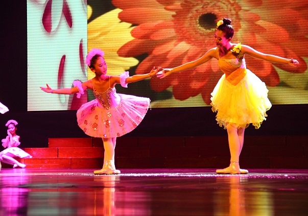 2011少儿芭蕾舞通话剧《十二个月》春暖花开0