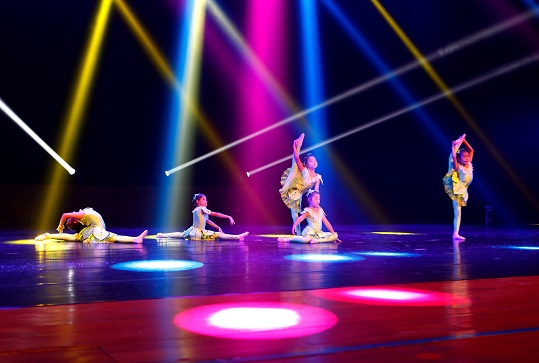 2013大型原创少儿芭蕾舞《我的十二月——缤纷世界》23