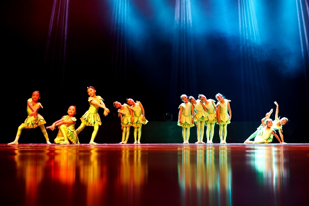 2013大型原创少儿芭蕾舞《我的十二月——缤纷世界》11