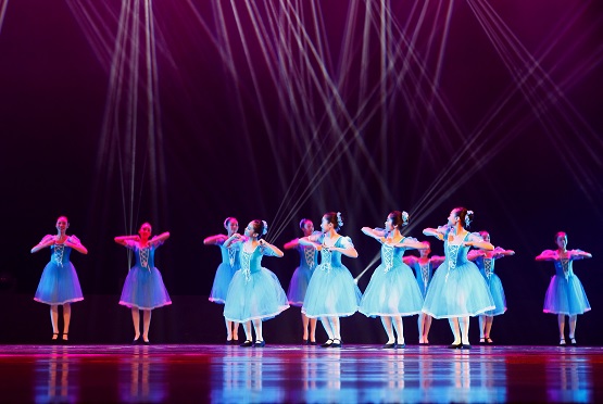 2013大型原创少儿芭蕾舞《我的十二月——缤纷世界》18