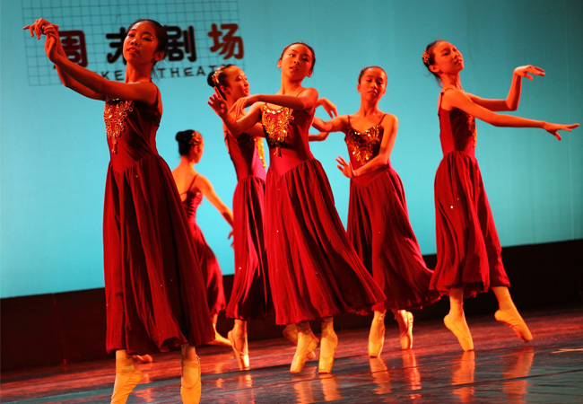 深圳市民间社团喜迎十八大“周末剧场”综艺晚会3