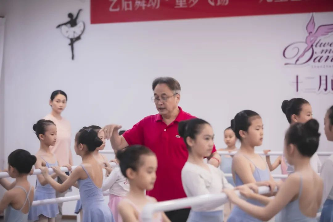 “艺启舞动·童梦飞扬”儿童芭蕾名师公益工作坊在深启动，助力全民艺术普及