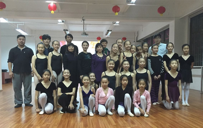 
2015年1月29日晚深圳市十二月舞蹈艺术团和台湾方向舞蹈团的交流圆满成功