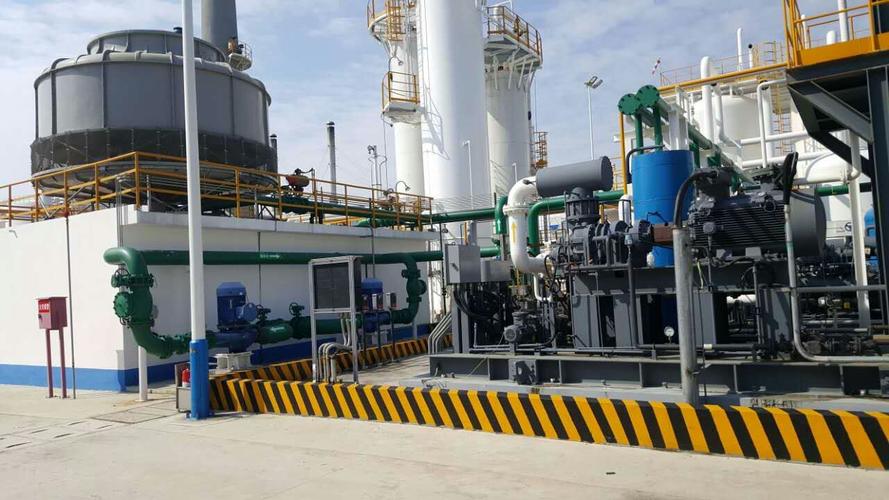 “管道酸洗钝化镀膜过程示意图，展示了酸洗、钝化和镀膜的步骤与效果。”